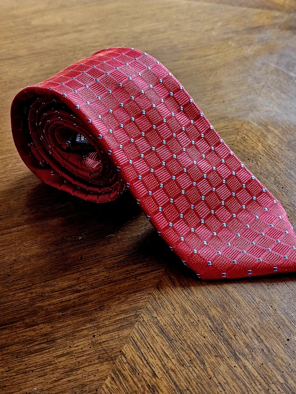 Jos A Bank Traveler Tie Men's Red Blue Geometric Square Stain Resistant Silk - Picture 2 of 11
